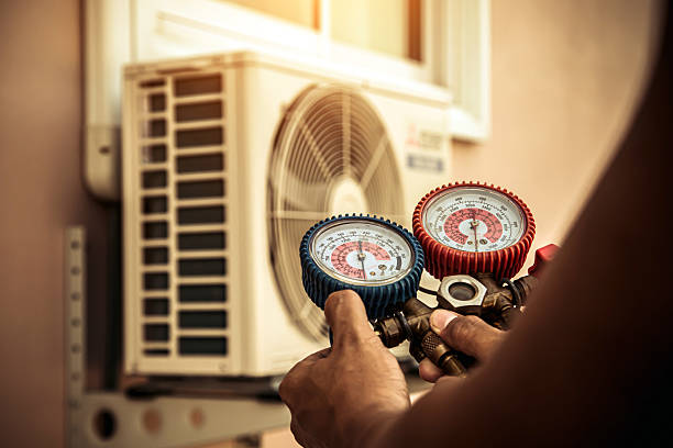 Professional Hvac Installation technician working in Pomona Park, FL